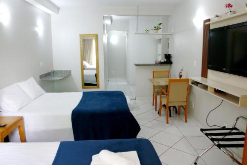 a hotel room with a bed and a table at Flats em frente ao Allianz Parque - HOTEL EM PERDIZES in Sao Paulo