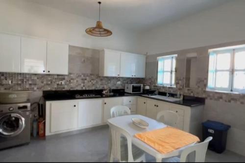 Η κουζίνα ή μικρή κουζίνα στο Menzel à Midoun