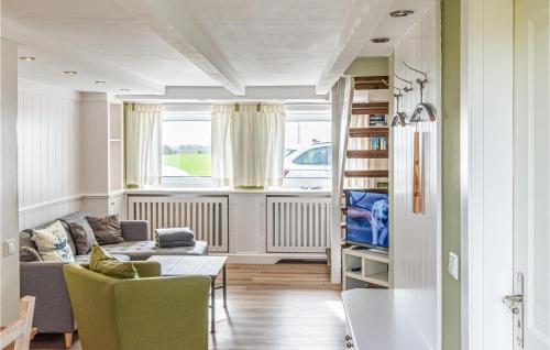 Et opholdsområde på Gorgeous Home In Emmelsbüll-Horsbüll