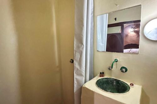 Ein Badezimmer in der Unterkunft Riad Dar Zaouia