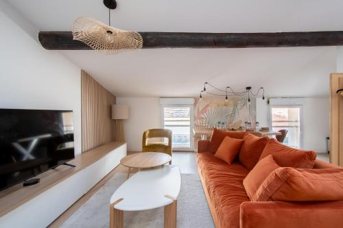 a living room with a couch and a fireplace at NOUVEAU Jungle Village WIFI Netflix Clim in Mauguio