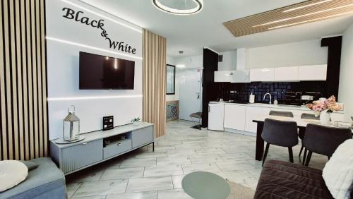 Kuchyňa alebo kuchynka v ubytovaní Apartament Black-White