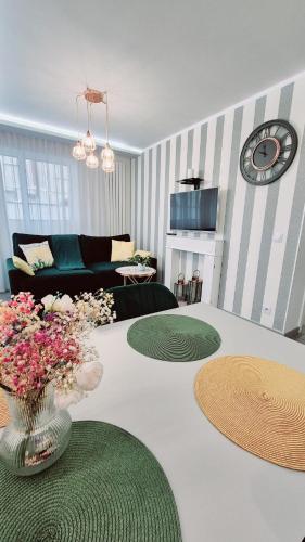 TV a/nebo společenská místnost v ubytování Apartament Yellow Mielno