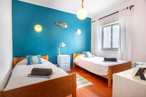 En eller flere senge i et værelse på Casa Indie 2 bed at Burgau Beach