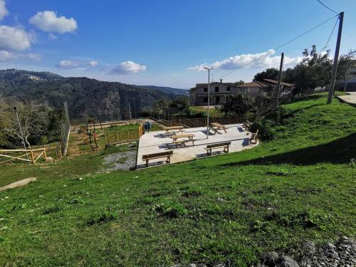 a group of benches sitting on top of a hill at Le Stanze di Betta in Miglierina