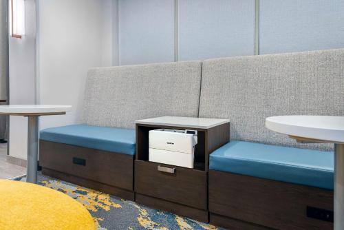Posezení v ubytování Hampton Inn & Suites Cleveland-Beachwood