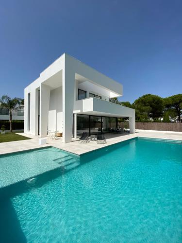 Mas del Cullou, moderne Villa in Andalusien, in der Nähe vom Meer