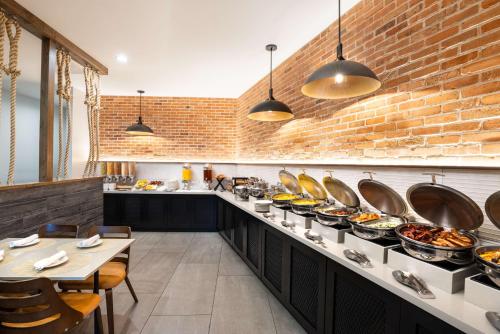 Mad på resortet eller i nærheden