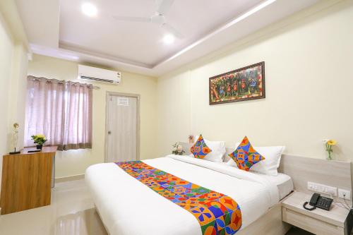 a bedroom with a large bed in a room at FabHotel Metro - Nr Secunderabad Railway Station in Hyderabad