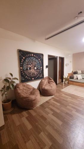 Χώρος καθιστικού στο Netflix & Chill Inn