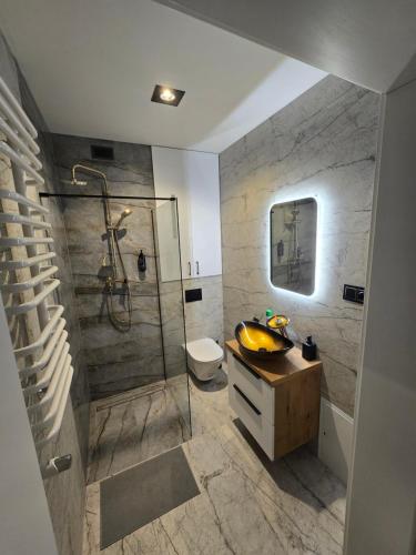 Phòng tắm tại Centrum jacuzzi prywatny parking klimatyzacja 2