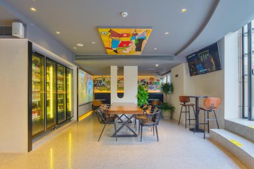 a dining room with a table and chairs at Dayin Garden Hotel -People's Square & Nanjing Road-Large Social Area -Bar -Café -Gym -Free Laundry Luggage Storage -24H Front Desk-English Service in Shanghai