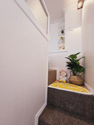 a stairway with a plant and a potted plant at 인천시청 길병원 인천터미널역 롯데백화점 앞 인기숙소 in Incheon