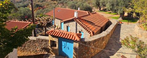 Peloponnese Hideout - Traditional stone house