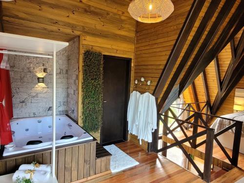 Postel nebo postele na pokoji v ubytování AriMara Chalés & Ecoturismo