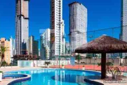 Kolam renang di atau dekat dengan Apartamento Duplex Terraço da Rainha