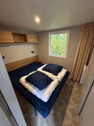 Letto o letti in una camera di Neues Chalet am Meer Lauwersoog 6Pers Ferienhaus NL
