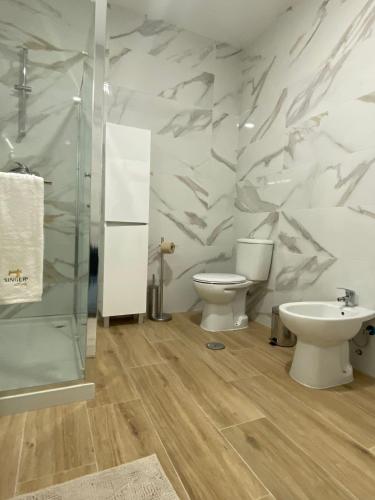 Ένα μπάνιο στο Singer's Lounge