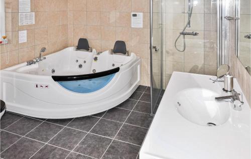 Ένα μπάνιο στο Holiday Home Ellemose Sydals V