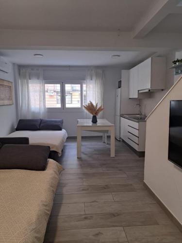 Cozy Apartment up to 6 persons 3 min to Metro