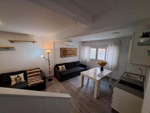 Cozy Apartment up to 6 persons 3 min to Metro