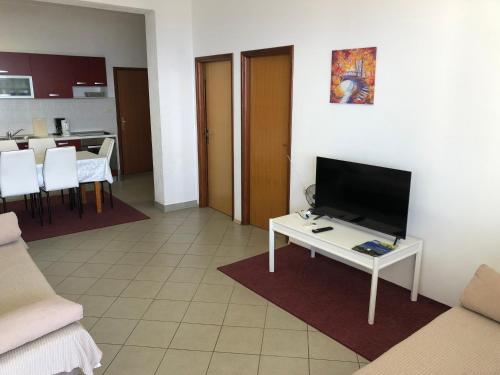 TV a/nebo společenská místnost v ubytování Vuke Apartments
