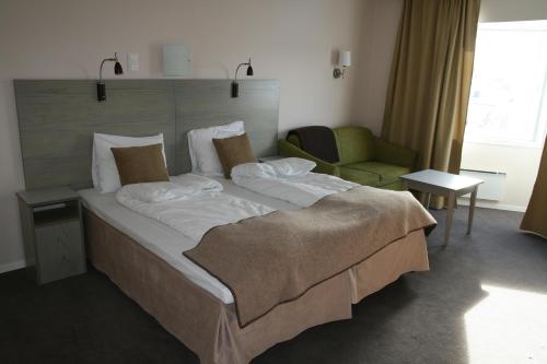 Postel nebo postele na pokoji v ubytování Kysthotellet Rørvik