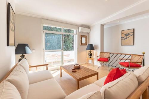 Pasaje Mallol Penthouse by Valcambre