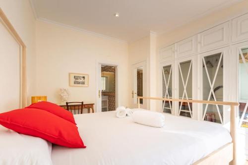 Pasaje Mallol Penthouse by Valcambre