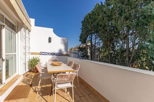 Pasaje Mallol Penthouse by Valcambre