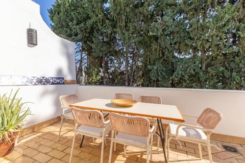 Pasaje Mallol Penthouse by Valcambre
