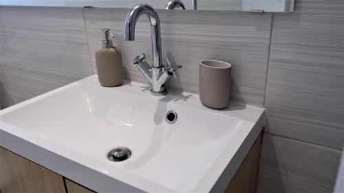 Ideal location- Studio flat in heart of the city photo 11