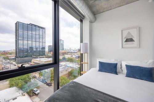 Katil atau katil-katil dalam bilik di Sophisticated 3BR Suite - New Modern and Luxurious