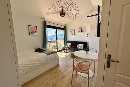 Studio Vue Mer à Porticcio Piscine et Parking