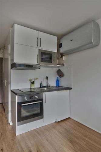 "Monplaisir", parking, espace de travail avec wifi, proximité commerces, gare, Université Lyon 3 , Tram T2, T4 et C25, idéal voyages d'affaires et tourisme