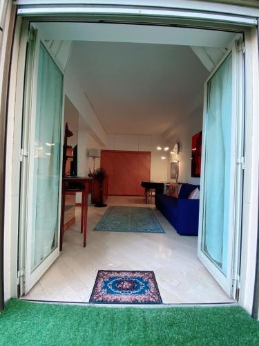 Suite Apartment in MC Center, 5min walk to Casino & the Port and 1min from underground train station photo 2