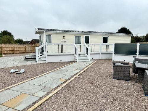 a mobile home with a deck and a patio at The Kings Head inn in Addlethorpe