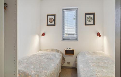Ένα ή περισσότερα κρεβάτια σε δωμάτιο στο Gorgeous Home In Stege With Kitchen
