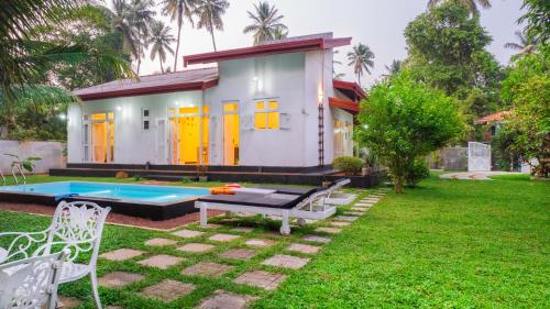 Bazén v ubytování Villa Tropical Oasis nebo v jeho okolí