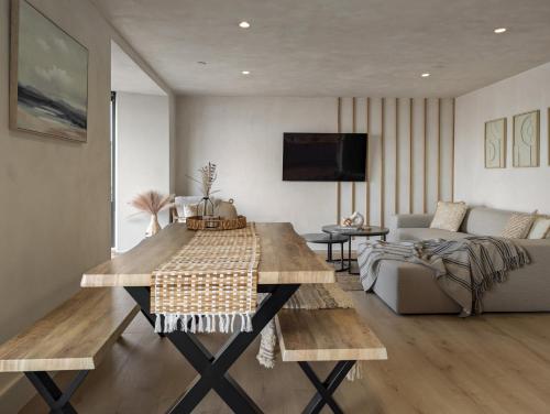 TV a/nebo společenská místnost v ubytování Ocean View Apartment, Seafront Location