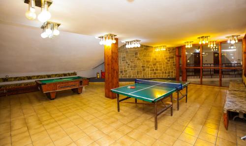 a room with a ping pong table in it at Почивна станция - ТЕЦ Бобов дол in Bistriza