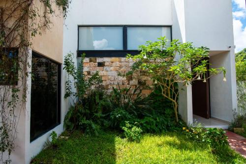 Taman di luar Elegant and comfortable villa in Real Montejo