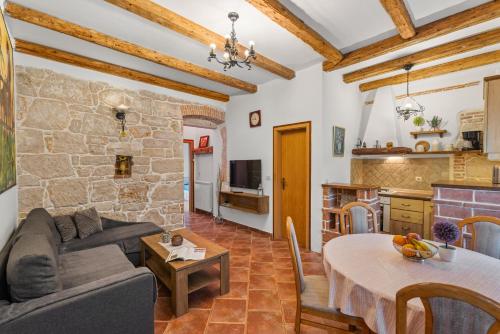 a living room with a couch and a table at Alba Sanja i Teran in Funtana