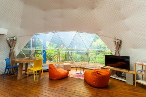Posezení v ubytování Bitzu Dome-Bijagua Riverside Glamping