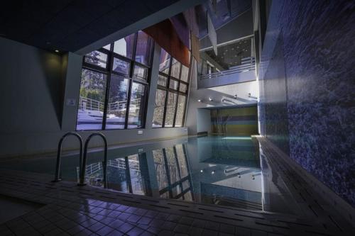 Πισίνα στο ή κοντά στο Exquisite Euphoria apartment for 4 Guests in Borovets Ski Resort