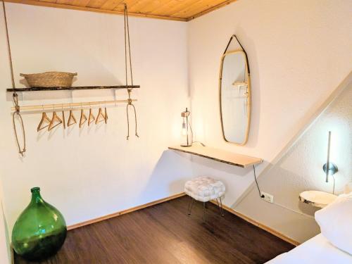 a white room with a mirror and a table at Neu! Moderner bayrischer Flair vor Pilatushaus in Oberammergau