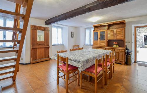 Kuchyň nebo kuchyňský kout v ubytování 4 Bedroom Stunning Home In Tribogna