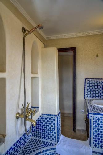 Una cama o camas en una habitación de Riad Jnane Ines