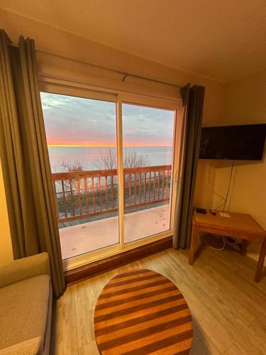 Motel Carleton Sur Merにあるバルコニーまたはテラス