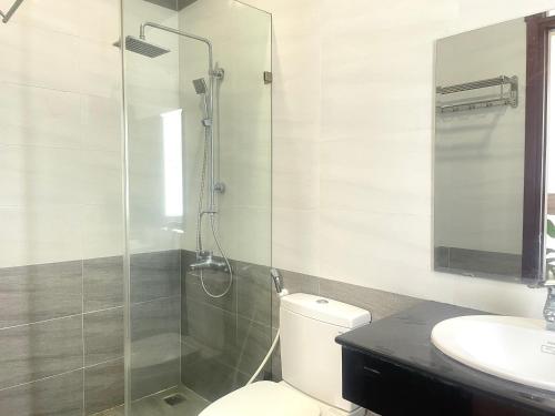 a bathroom with a shower and a toilet and a sink at K HO DISCOVERY Guest House in Da Lat